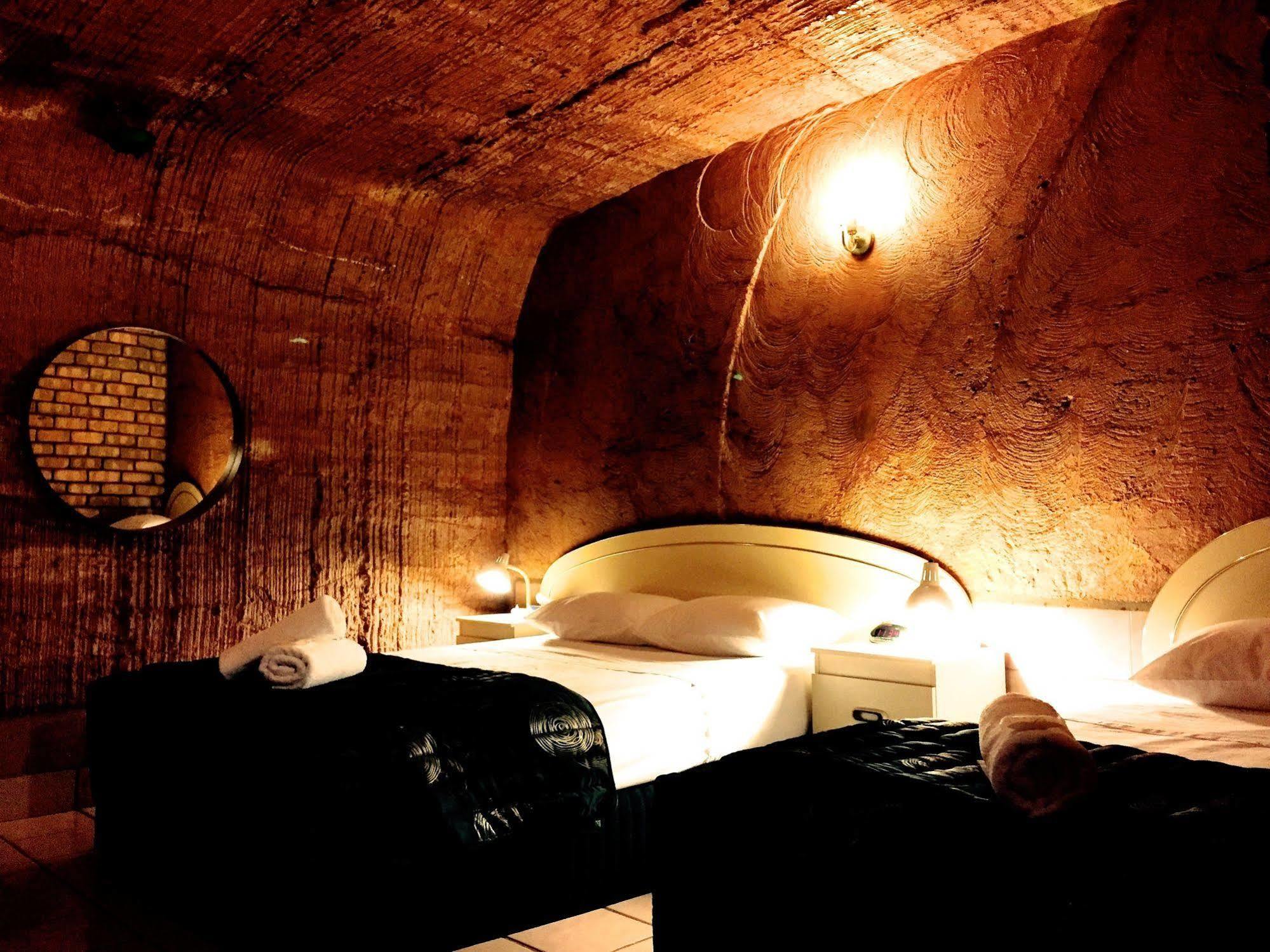The Lookout Cave Underground Motel Coober Pedy Luaran gambar